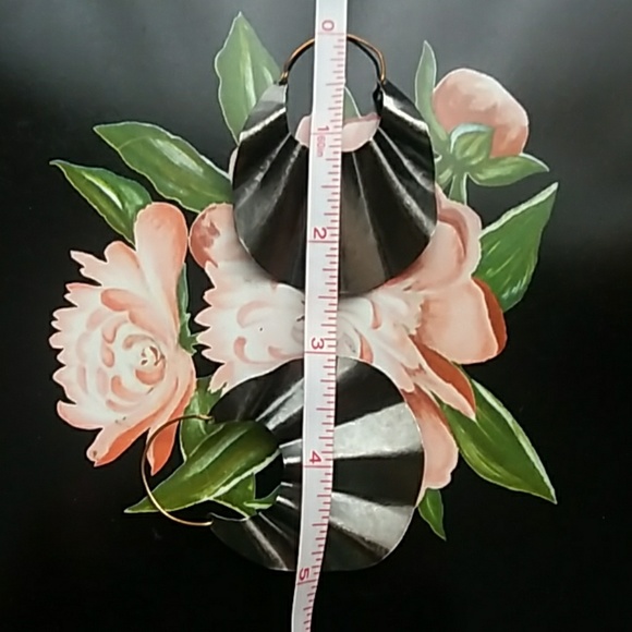 Anthropologie brassy Earrings - Picture 4 of 5